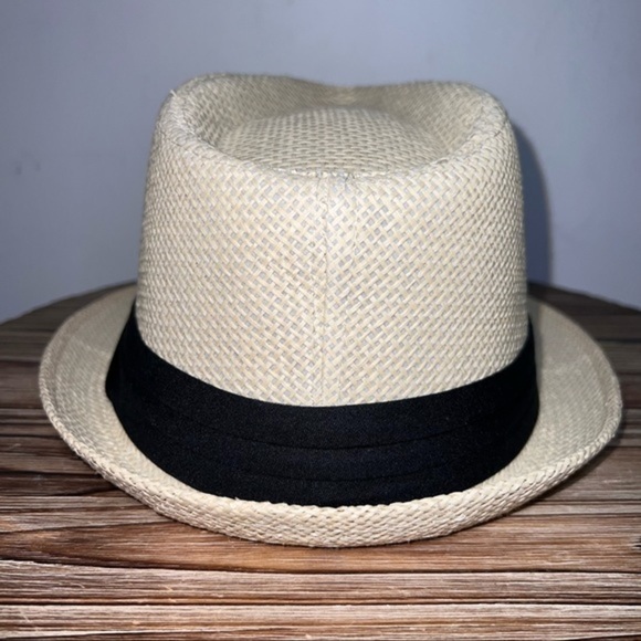 Paper Hat Perfect For The Beach - Picture 3 of 5